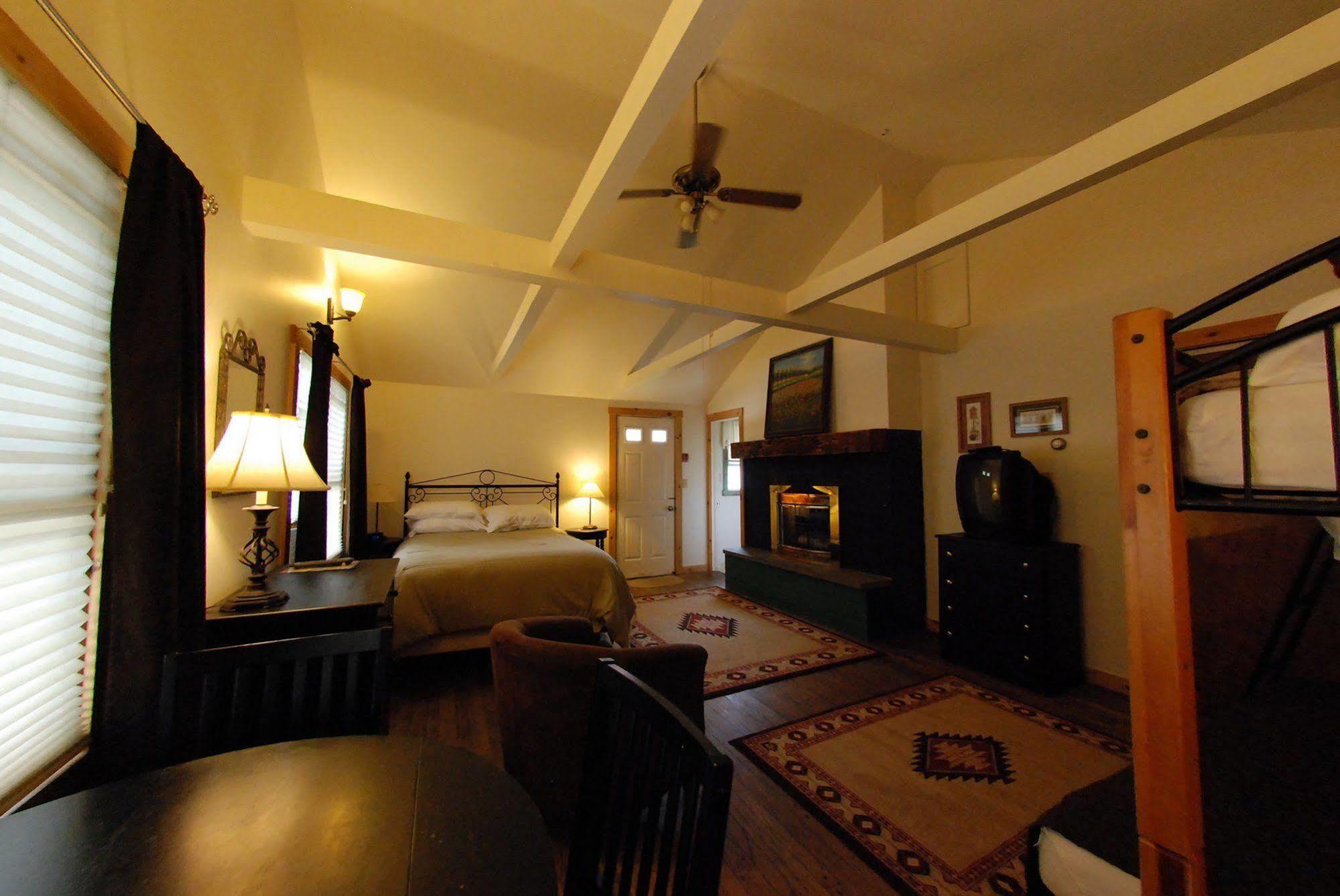 Hyde Away Inn Waitsfield Екстериор снимка