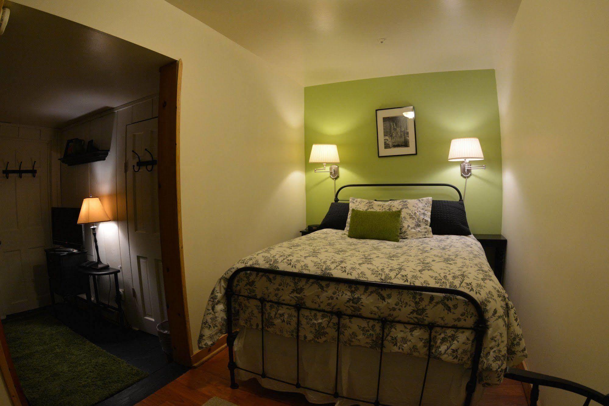 Hyde Away Inn Waitsfield Екстериор снимка